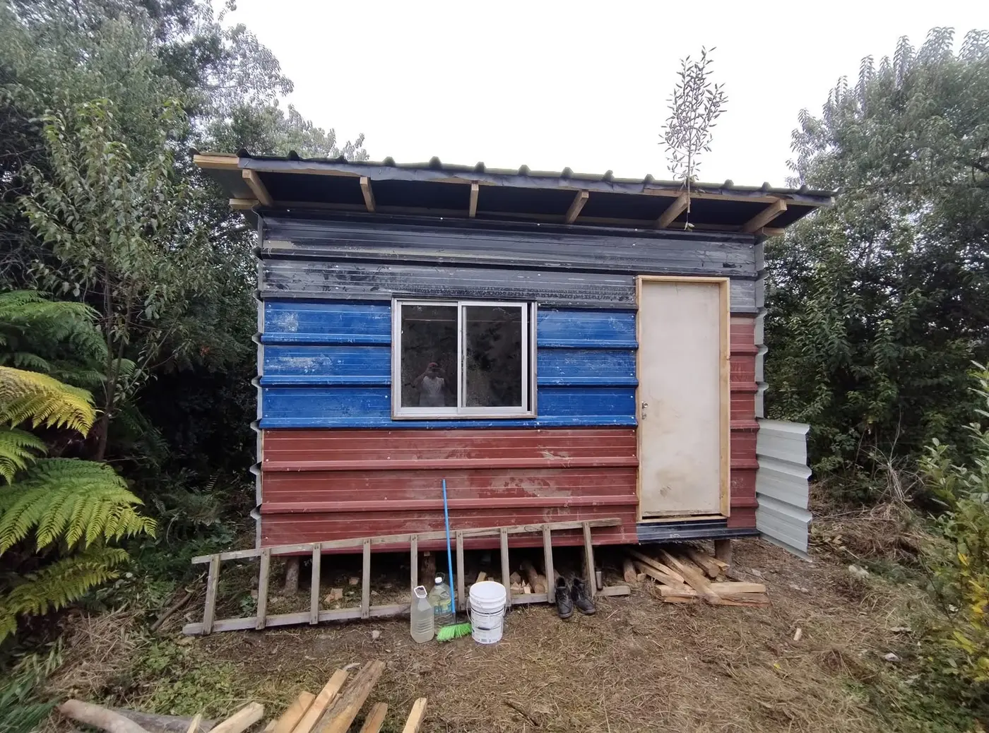Mediagua construida con apoyo de la comunidad
